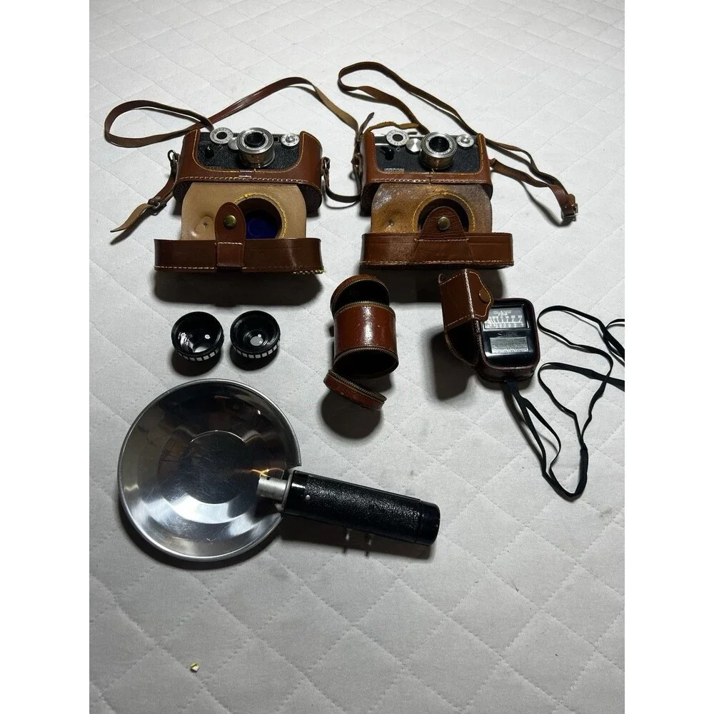 VINTAGE Argus C3 Camera With Original Paper Work And CaseLight Meter  2 UNTESTED